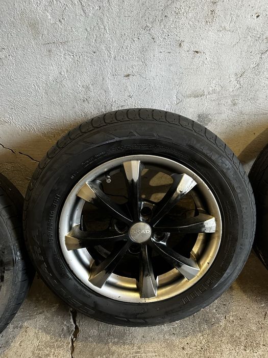 185/65/14 Комплект резины с дисками.