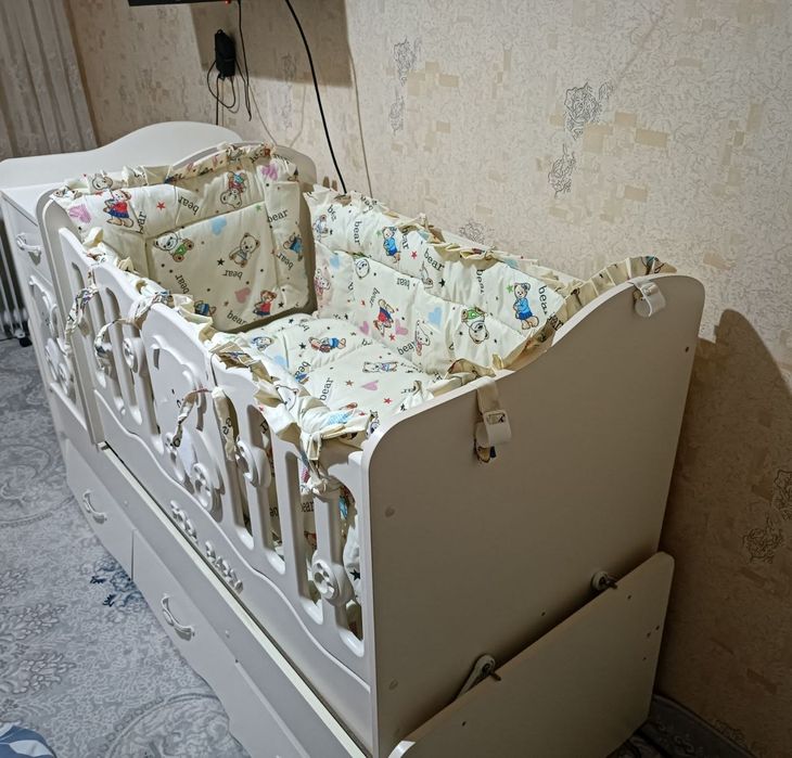 Detski karavat sotiladi.yengi umuman tutilmagan