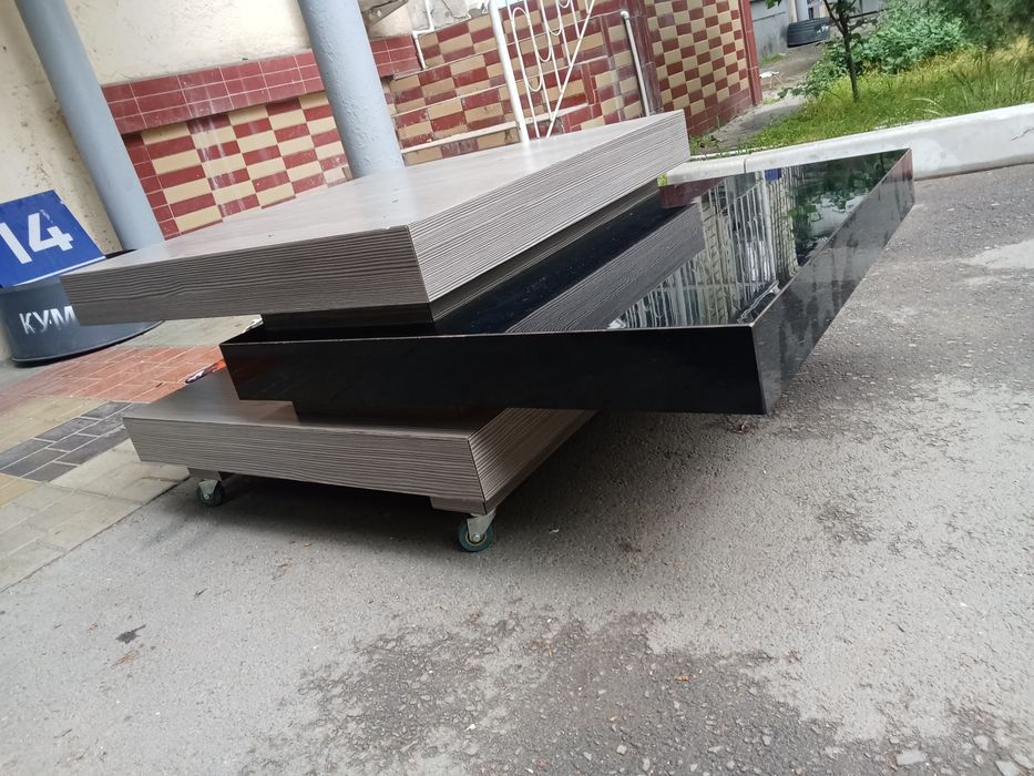 Журналы стол продается.