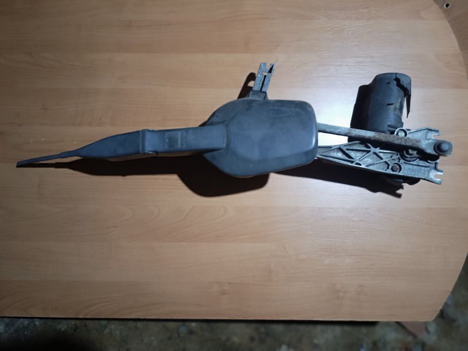 Продам механизм дворника с моторчиком на 124 Мерседес