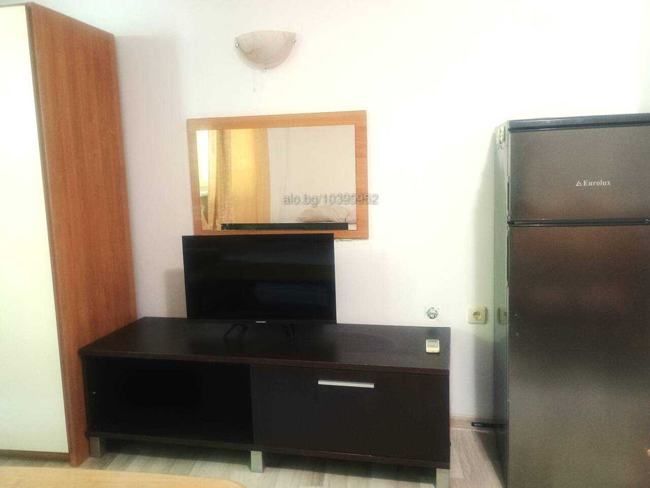 Отлично студио без такса поддръжка с хубав басейн, 200 метра от морето