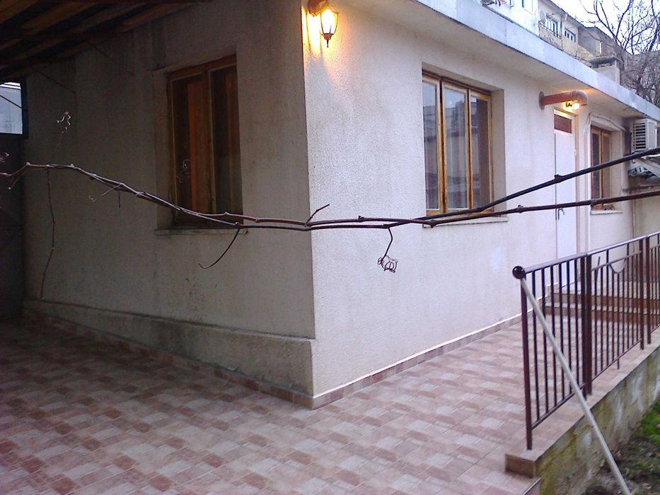 Дава се под наем Етаж от къща в Варна, Базар Левски - 55 кв.м за 306 € - Снимка #10