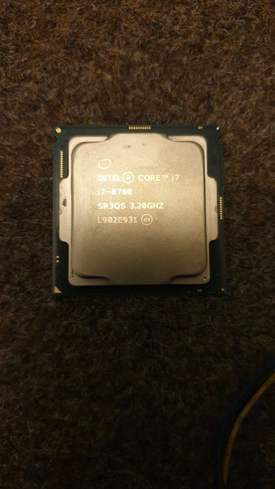 Procesor Intel I7 8700  + cooler