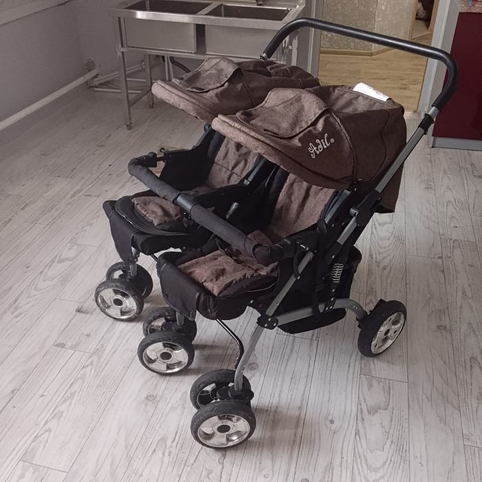 Коляска для двойни либо погодок