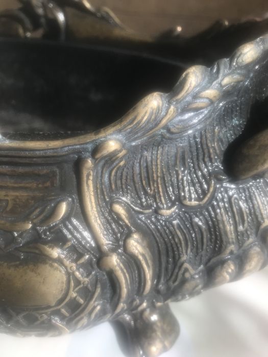 Jardiniera din bronz