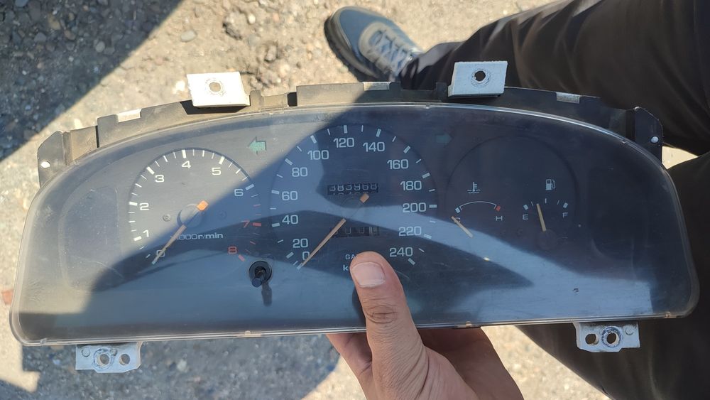 Продам щиток приборов на Мазда кронос