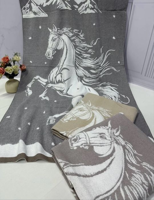 В наличии подушки , одеяла , полотенце