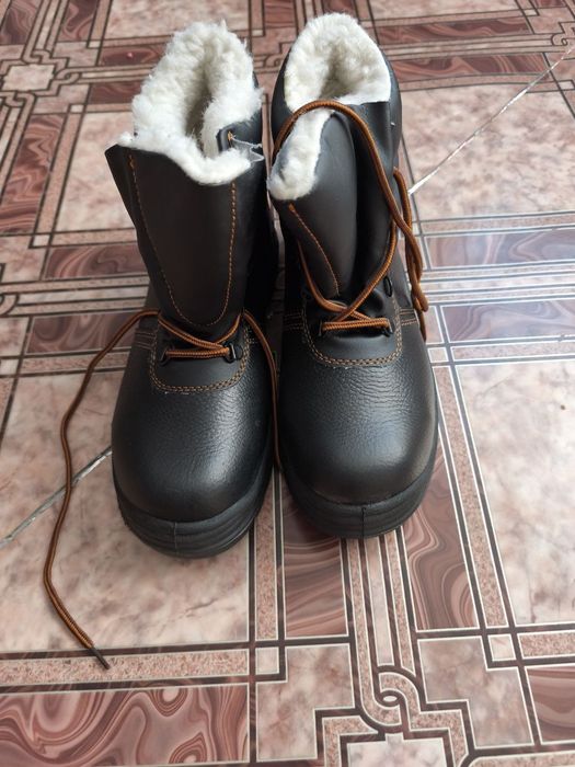 Продам спецобувь зимние