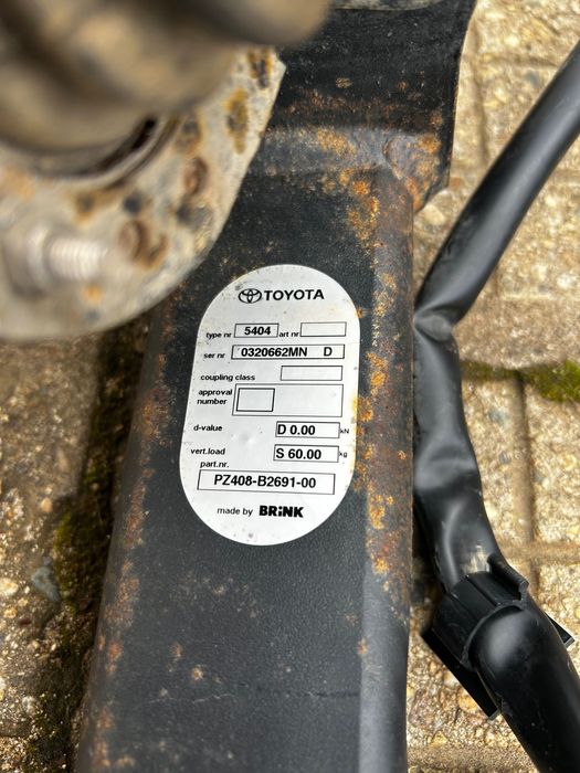 Теглич за Toyota