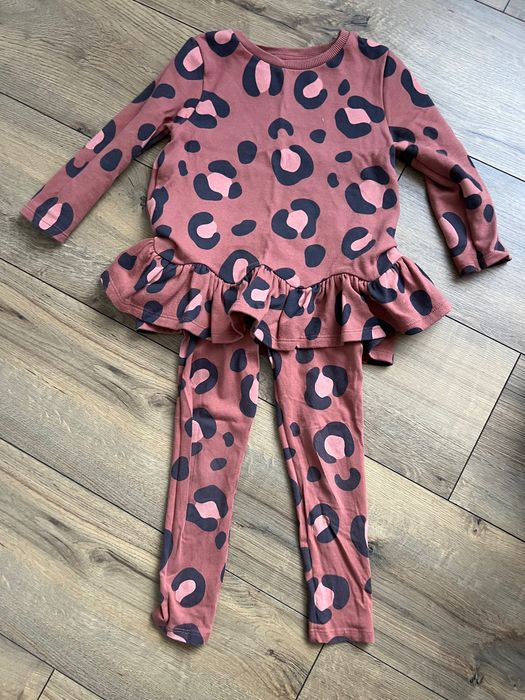 3 роклички и един комплект за 4г момиче