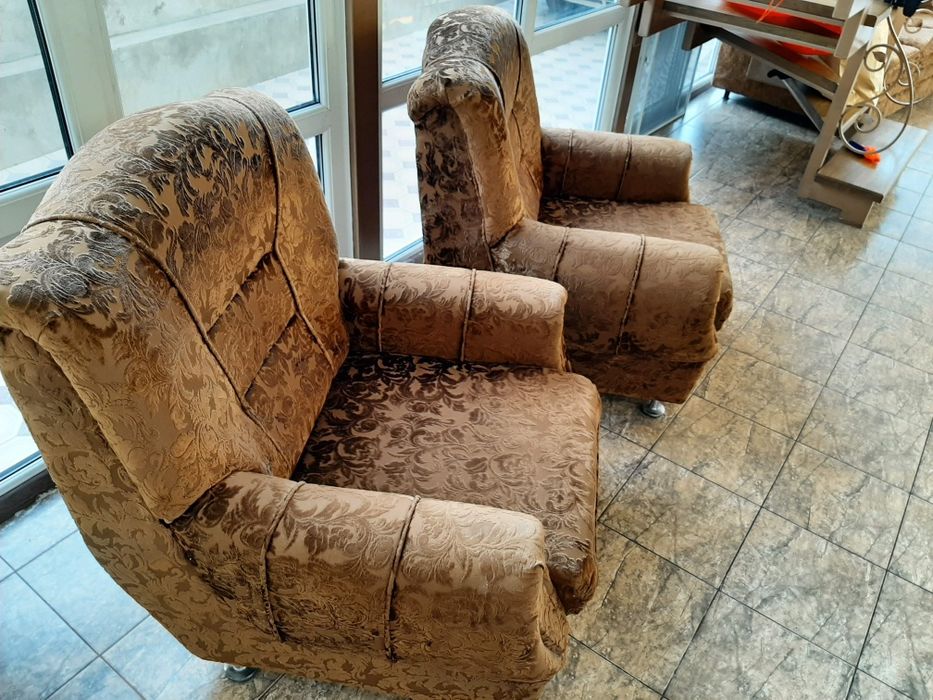 Диван раскладной с двумя креслами