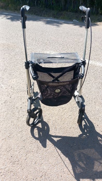 Cadru cu roți pt.varstnici