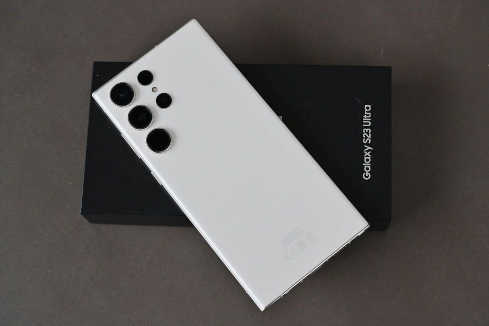 Samsung Galaxy S23 Ultra 256GB, бял – перфектно състояние