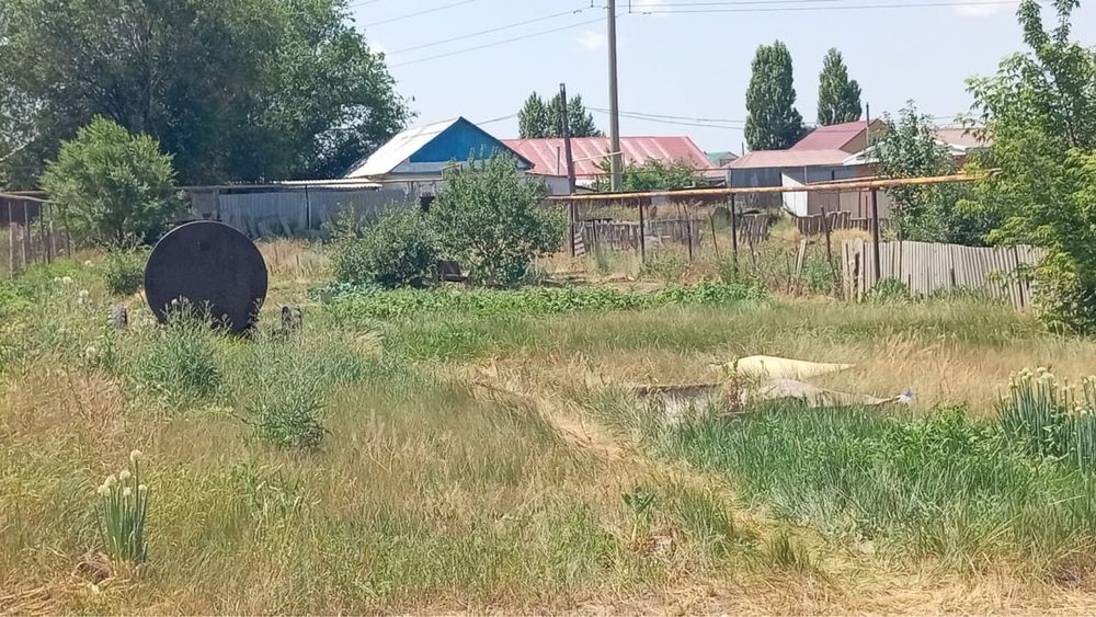 Продам дачный участок с жилым домом