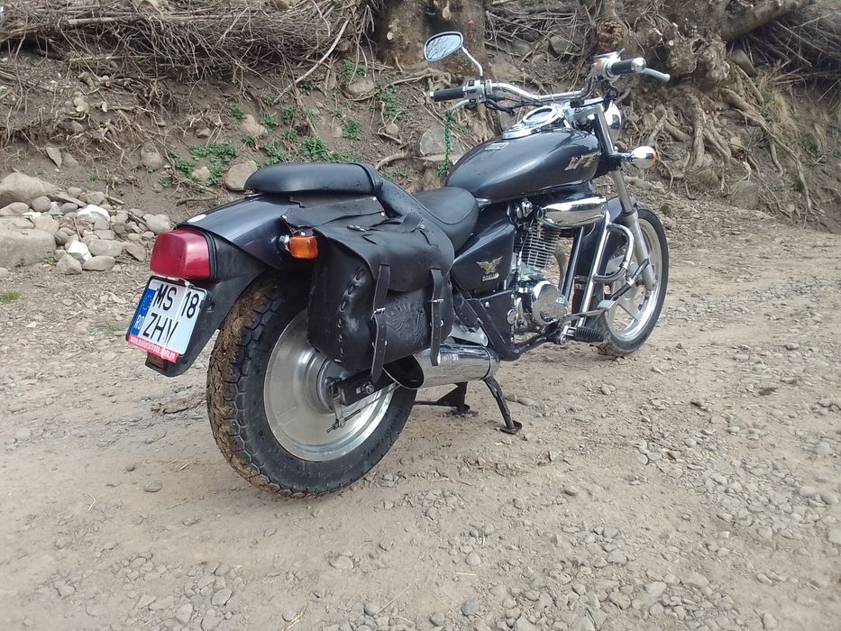 Daelim VT 125 chooper