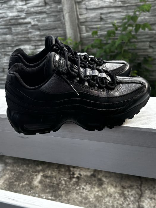 Vand adidasi Nike Air max