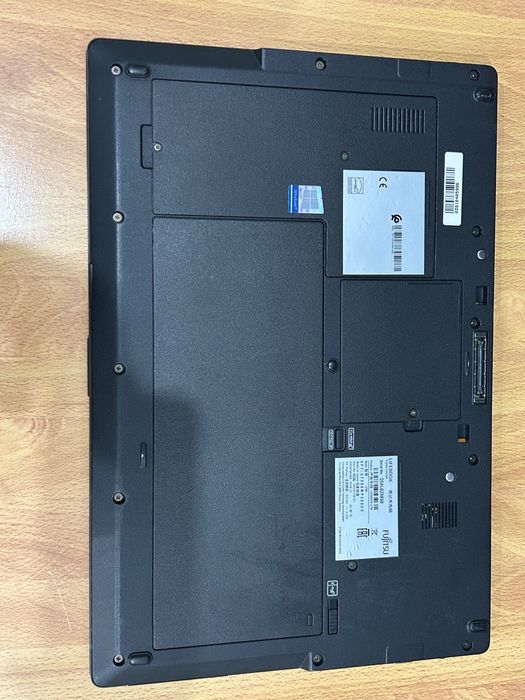 Като нов! Японски лаптоп Fujitsu U758 i5/16GB RAM/256GB SSD, 3м. гаранция!