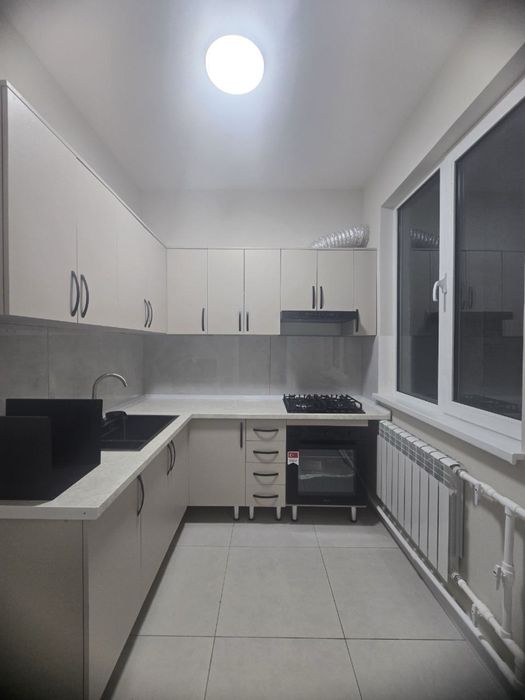 Феруза Продается квартира 4/4/4 балкон 1.5х6