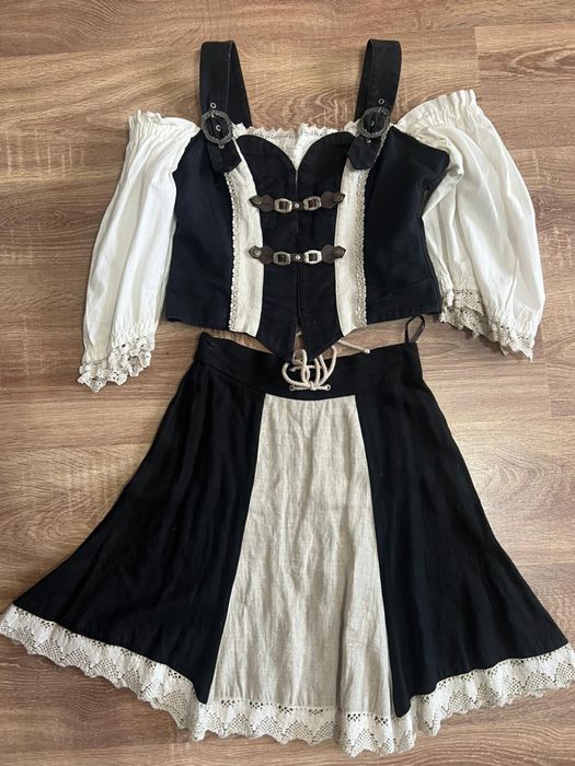 Costum Tradițional Bavarez din Două Piese cu Dantelă
