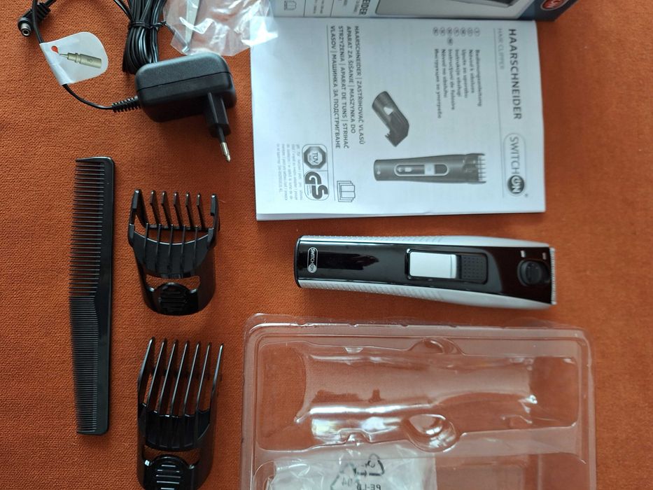 Aparat de tuns electric, alimentare  la baterii sau 220 V