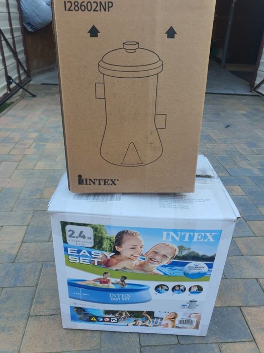 Vând piscina gonflabila