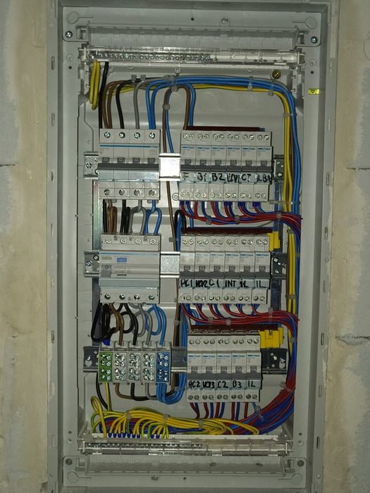 Electrician – lucrări și instalații electrice | Baia Mare și împrejurimi