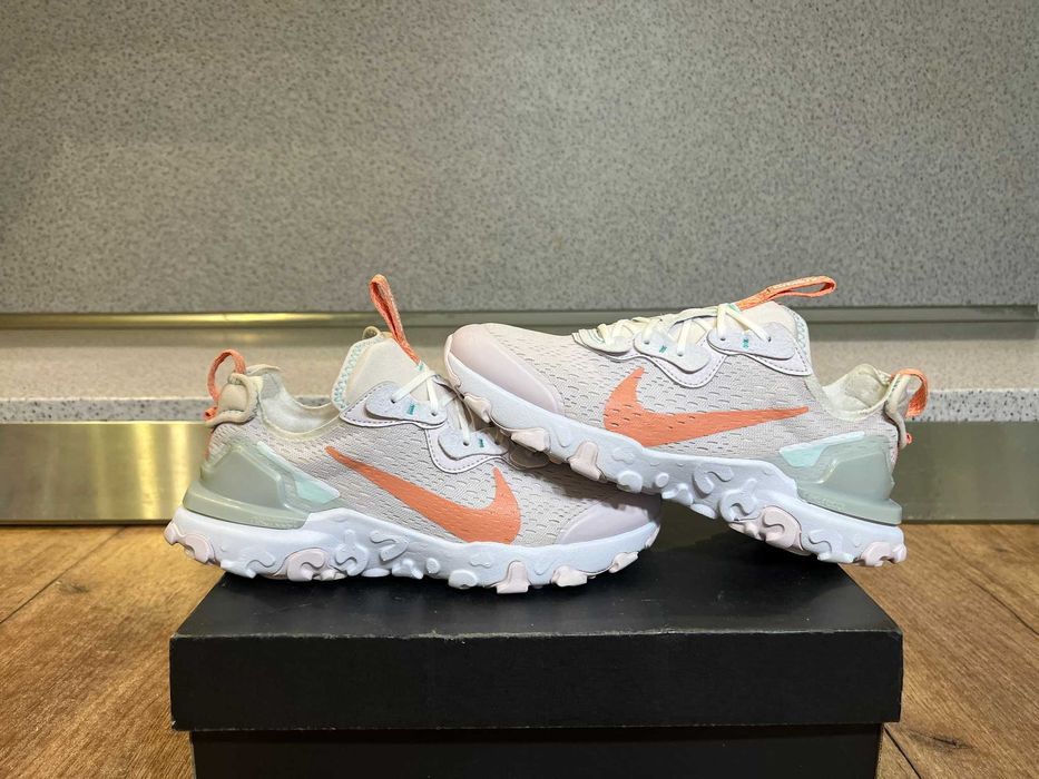 ОРИГИНАЛНИ *** Nike React Vision / Light Violet-White