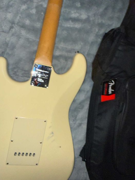 Fender Stratocaster Squier -20 юбилей на Fender