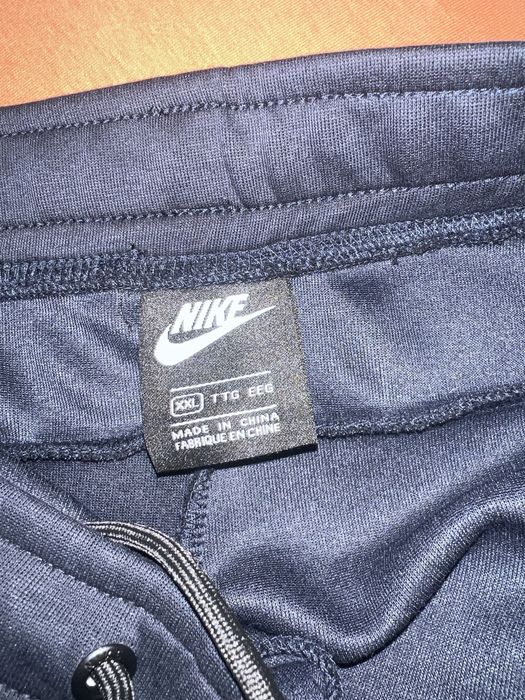 Pantaloni Nike Tech bleumarin