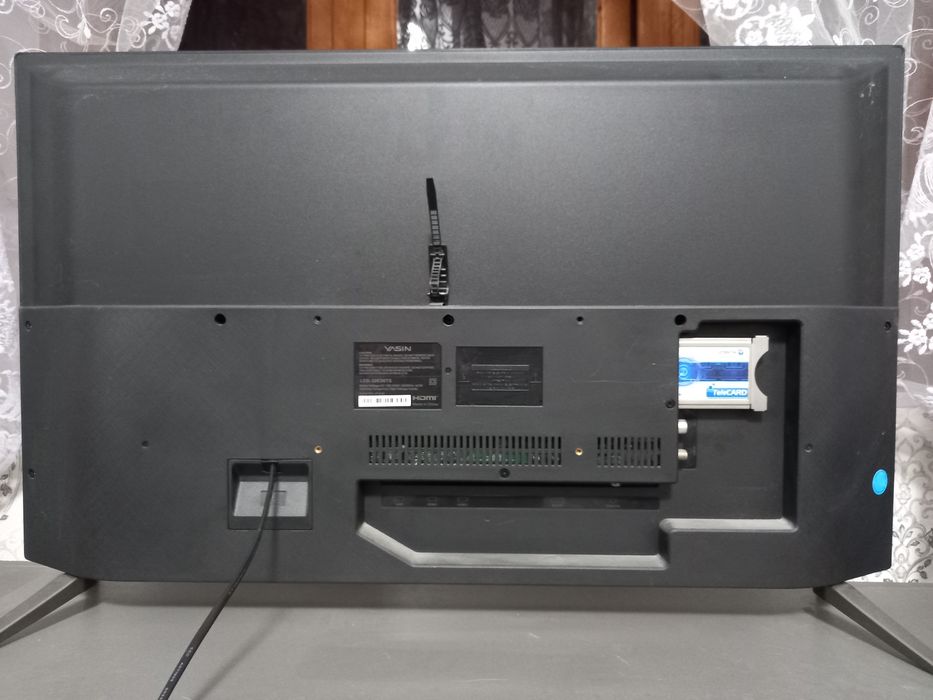 Продаётся телевизор  YISIN