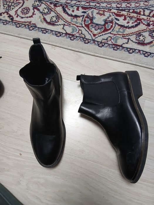 Листаем много обуви