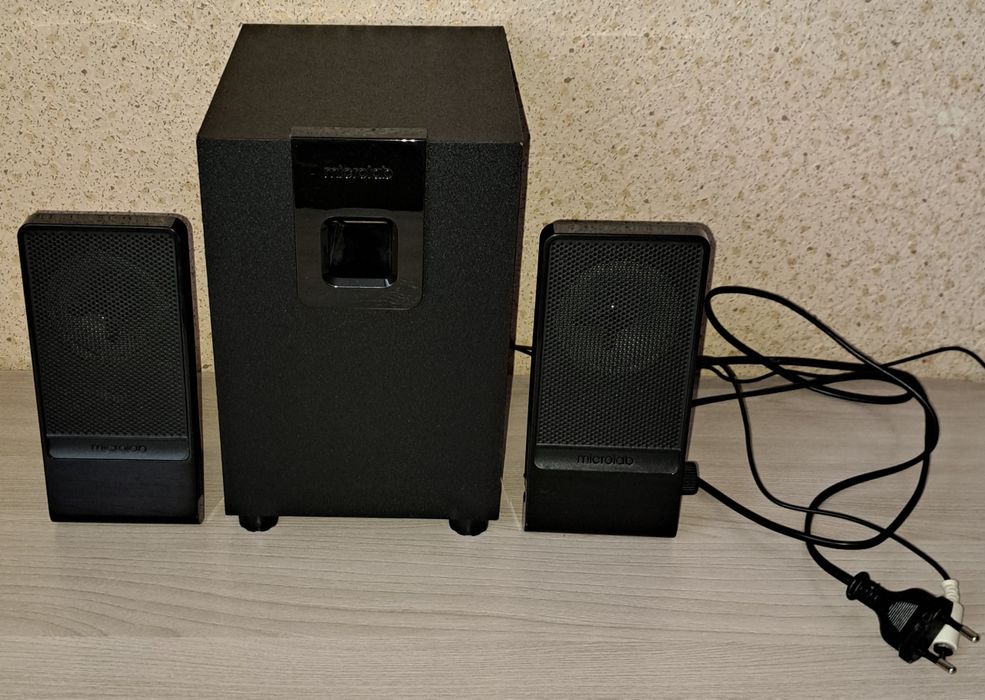 Компьютерные колонки Microlab в идеальном рабочем состоянии