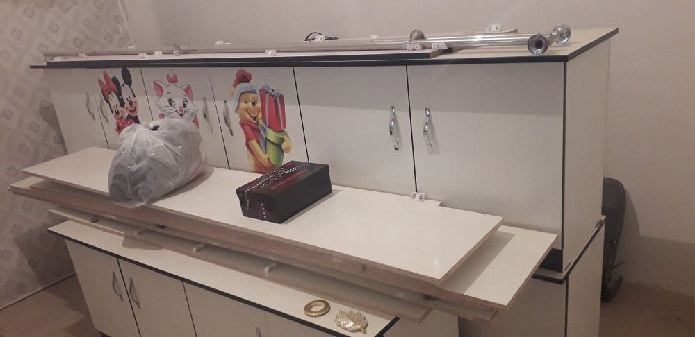 Шкаф магазиндан ечилган