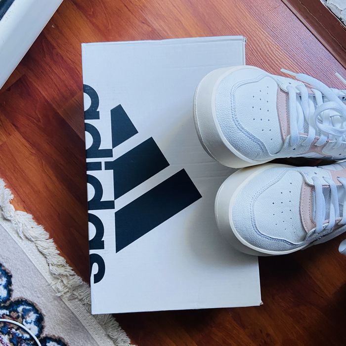 Кожаные кроссовки adidas