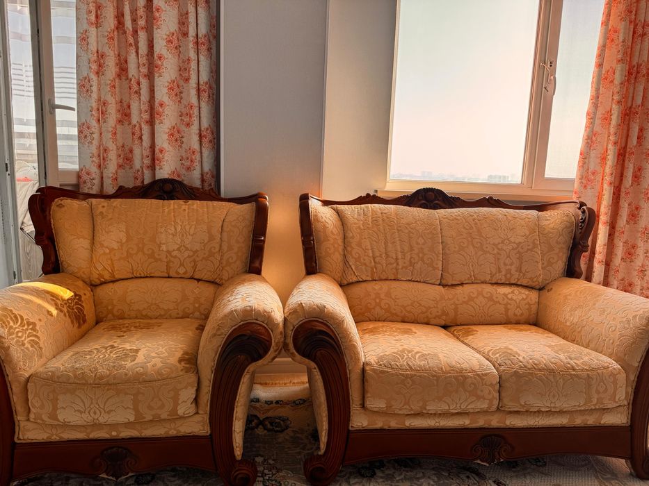 Диван с креслом