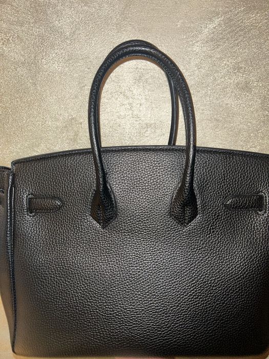 Geanta Birkin de mană