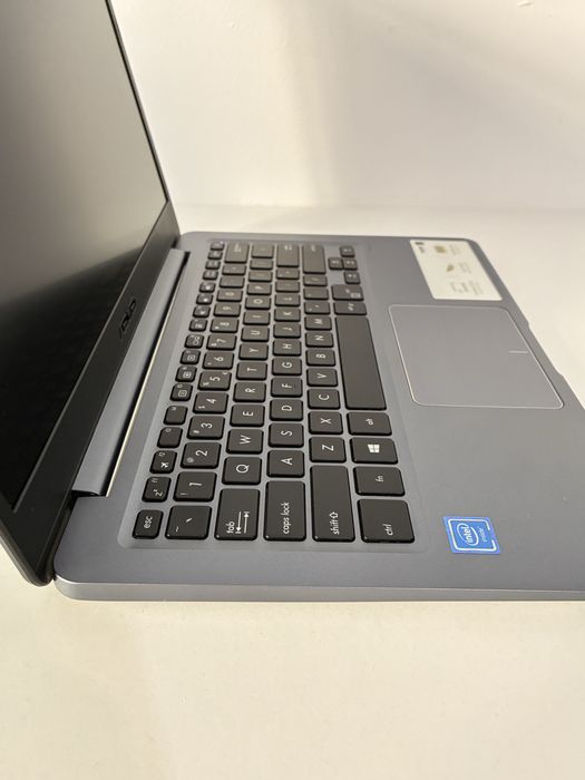 Laptop ASUS E406N