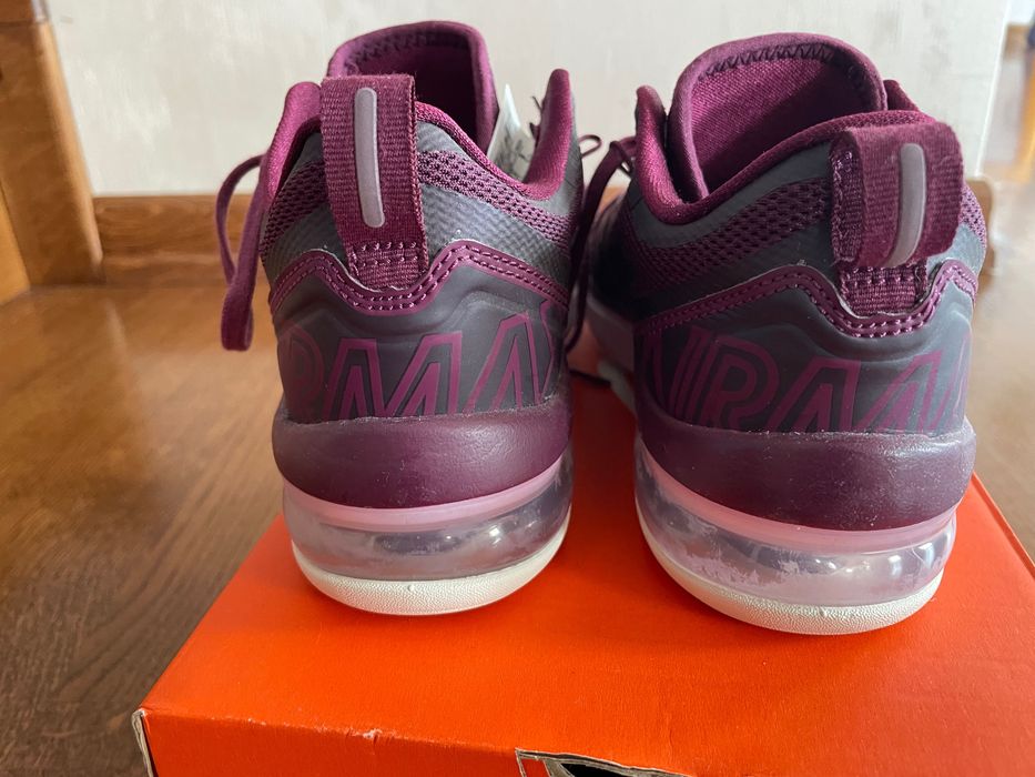 Adidas damă Nike AIRMAX