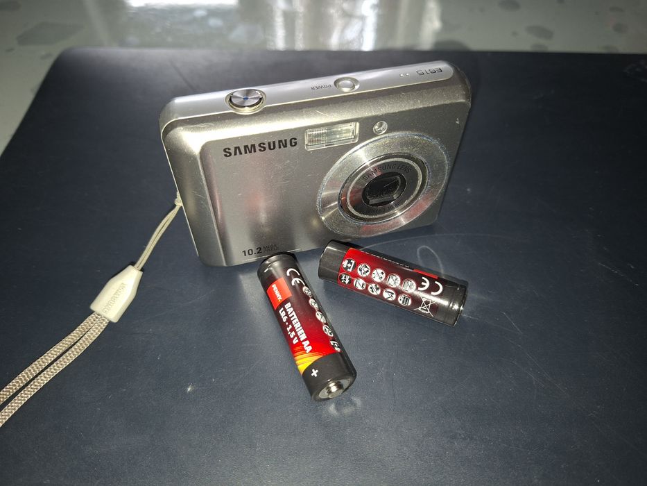 Samsung ES 15, Inteligent LCD, 10,2 MP, cu husă transport,fără card SD