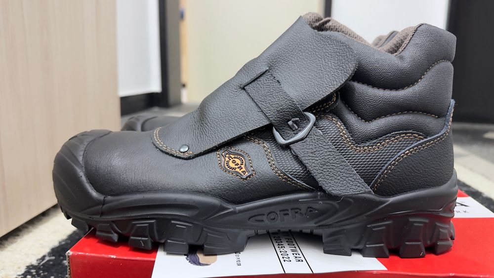 нови работни обувки