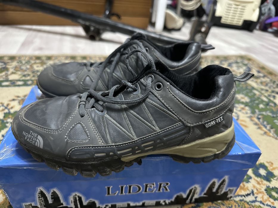 Продам кроссовка мужской