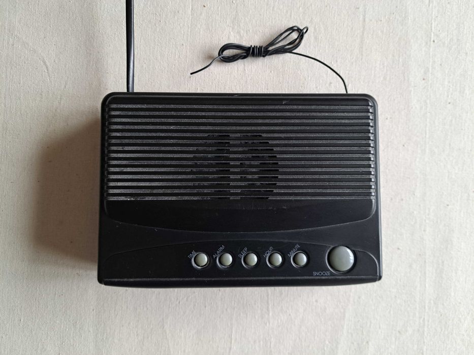 Немски дигитален часовник с радио.