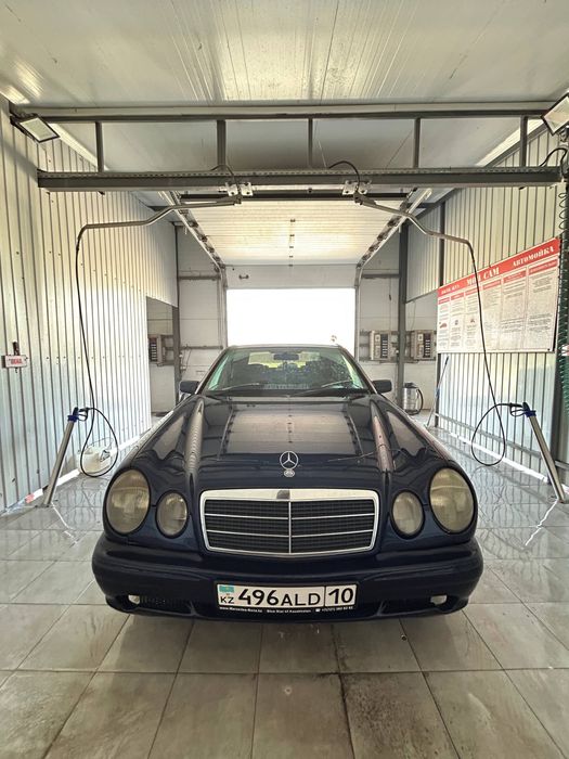 Mercedes-Benz E 230