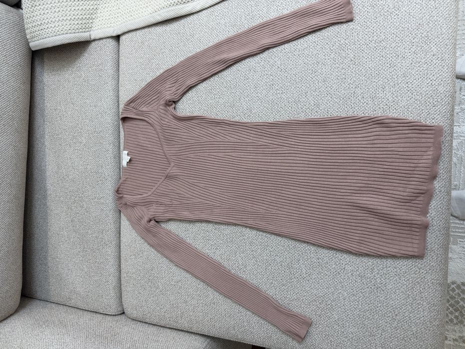 Платье пудрово-розовое H&M, облегающее