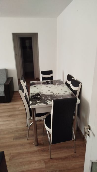 Închiriez apartament 3 camere