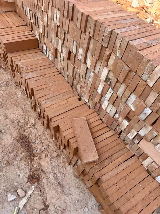 Mijloc de caramida  veche provenita din demolari