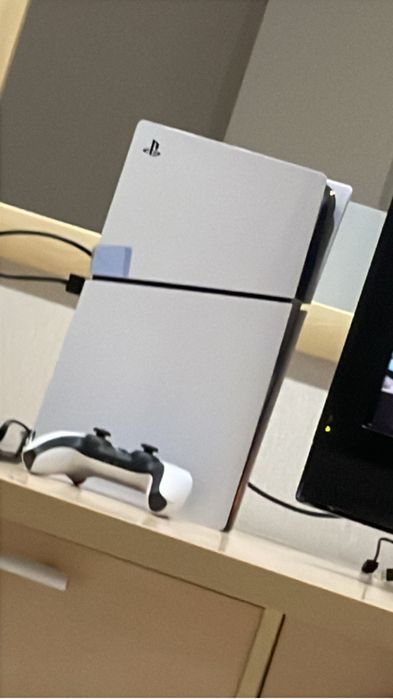 Продаю абсолютно новую playstation 5