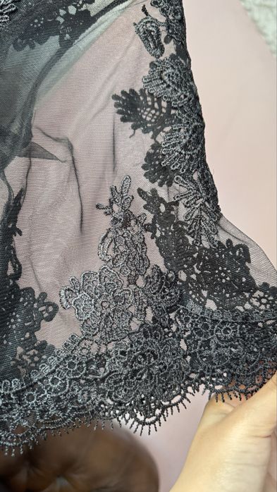 Продавам две офицярни рокли едната е носена а другата само пробвана