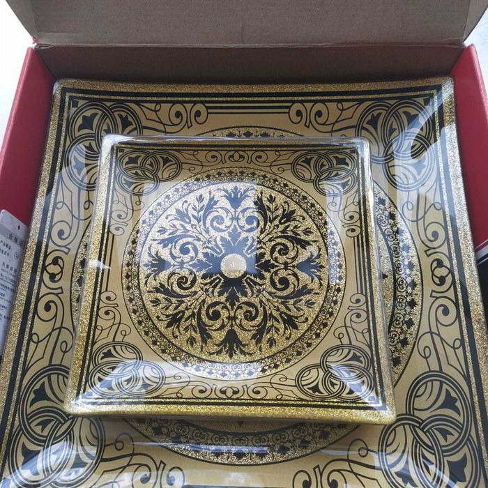 Подарочный набор тарелок новый