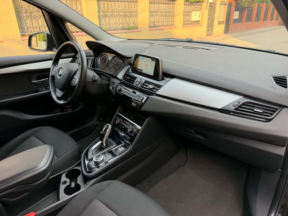 Bmw 218d gran tourer // an 2019 // facelift // joystick